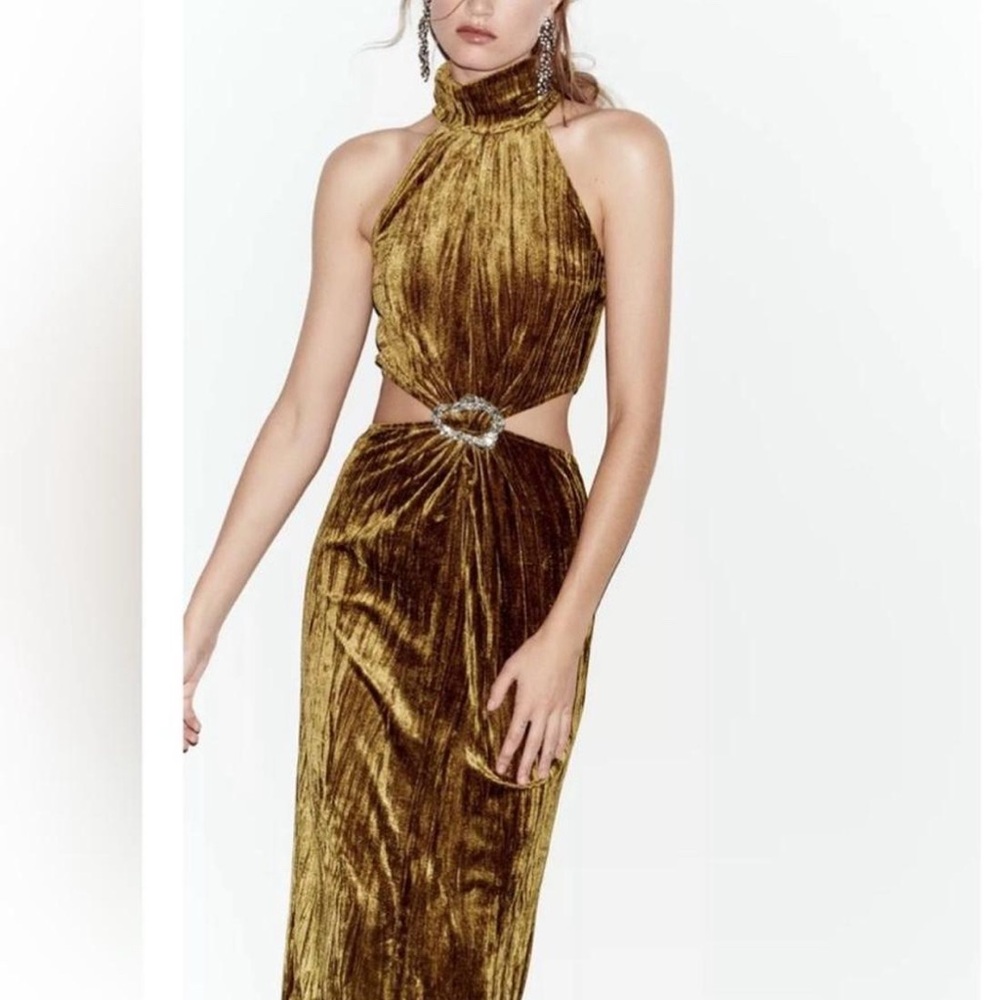 Elegant Green Velvet Dress with Diamond Accents